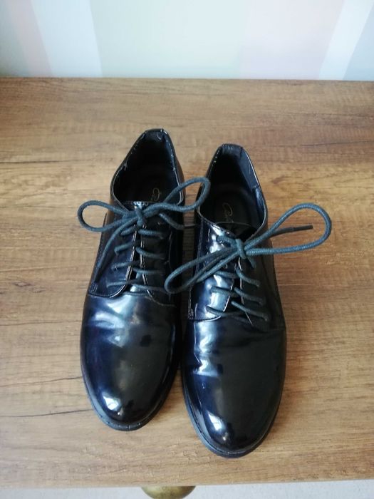 Дамски лачени обувки  ПАОЛО БОТИЧЕЛИ, нисък ток, шита подметка