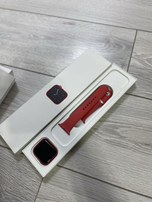 Apple watch 6 44mm с коробкой в хорошем состояни