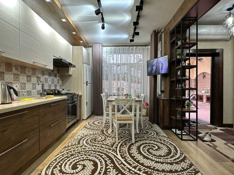 ул.Саракульская / ул.Темирйулчилар 
Соток: 2.7
Комнат: 3
98 м²