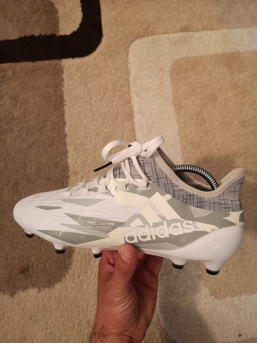 Vând ghete de fotbal profesionale Adidas X16. 1 FG în stare impecabila