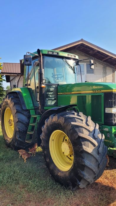 John Deere 7800.