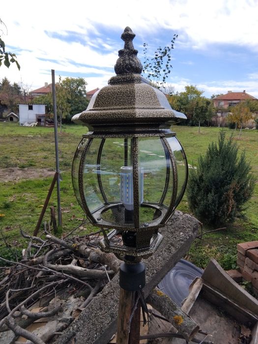Голям и красив фенер за градината
