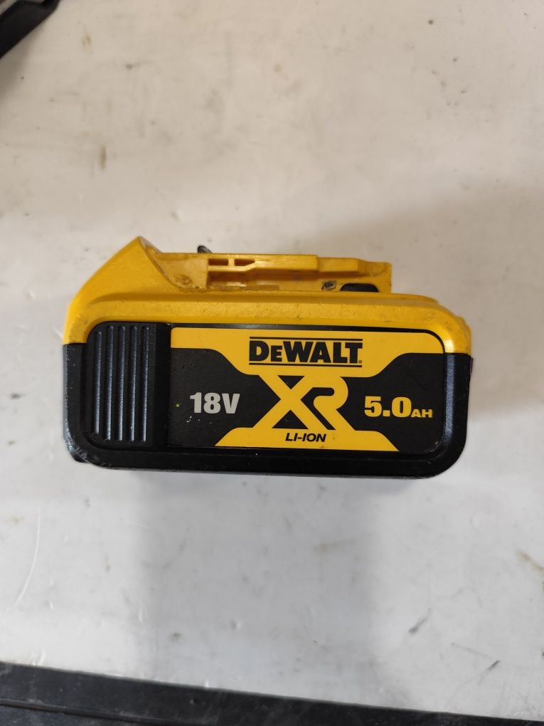 Безчетков акумулаторен прободен трион зеге Девалт DeWalt DCS335 + 5Ah