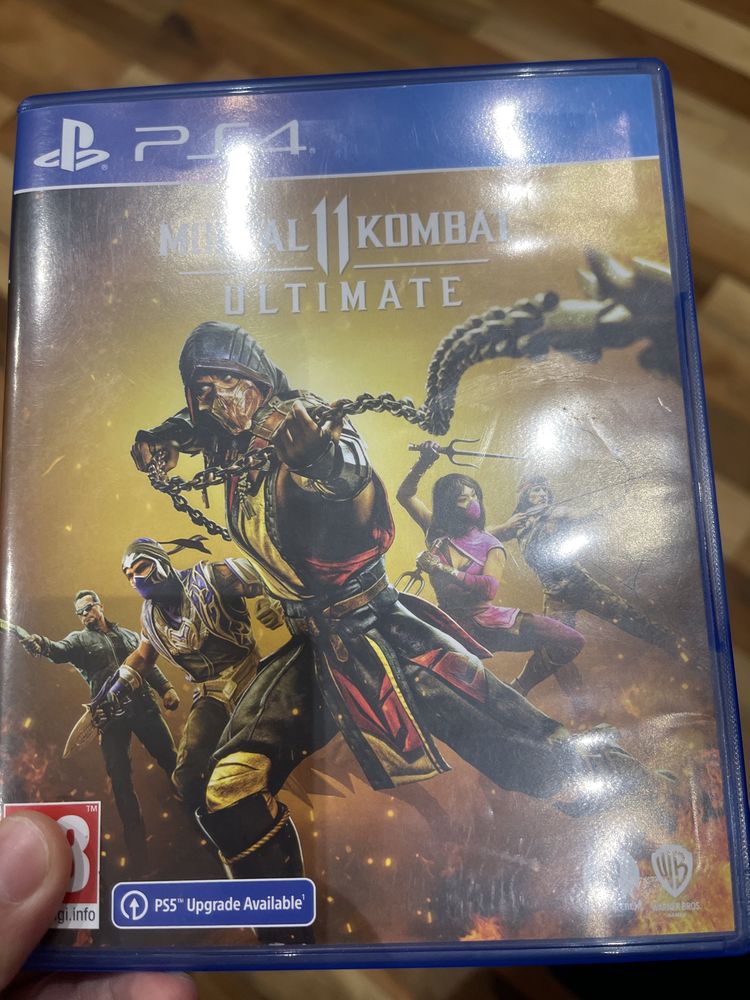 Новый диск Mortal Kombat 11 в хорошем состаяние есть два диска внутри