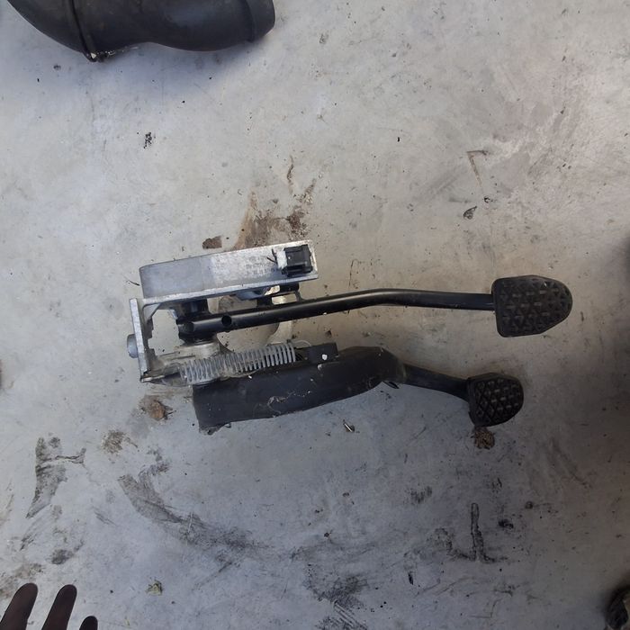 Педали спирачка/съединител от бмв е90 е91