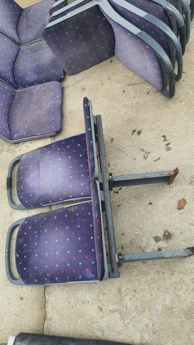 14 scaune identice,pret pentru toate la un loc
