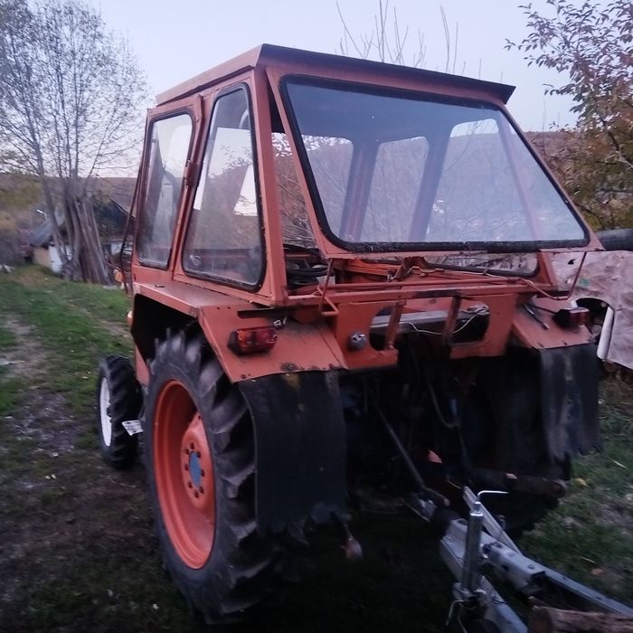 Vand traktor 445 cu plug