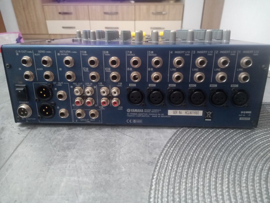 Mixer audio Yamaha MG12/4 și Tmix 802