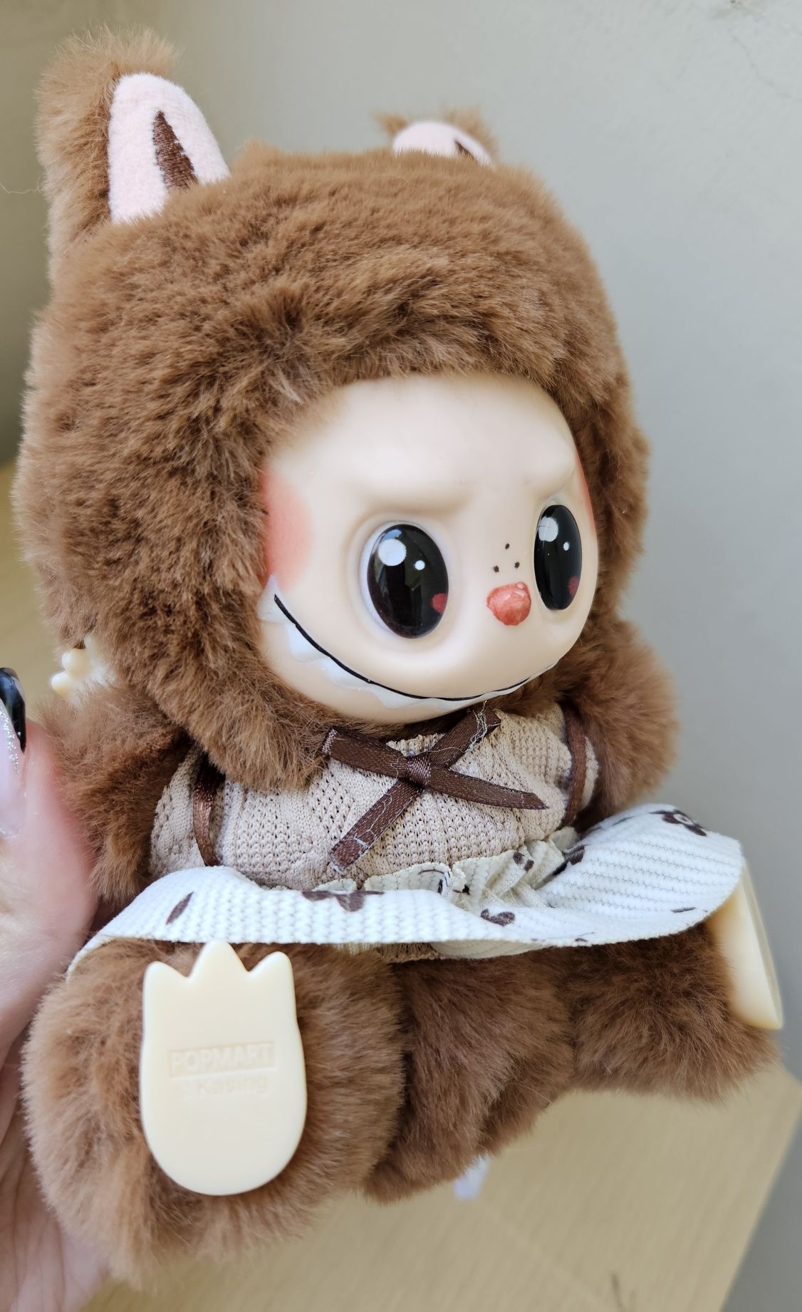 Лабубу играчка с рокля