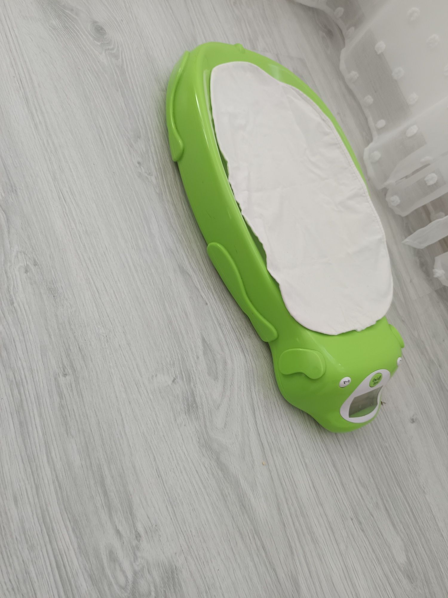 Vând cântar bebe