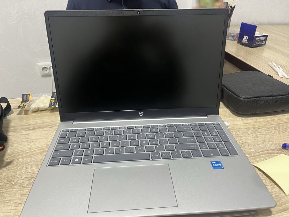 HP 15s Noutbuk yengi