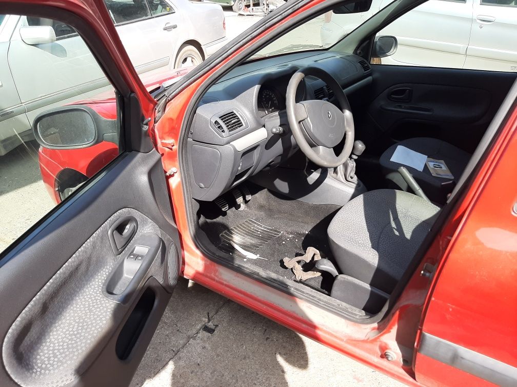 Renault clio 1.2i На Части