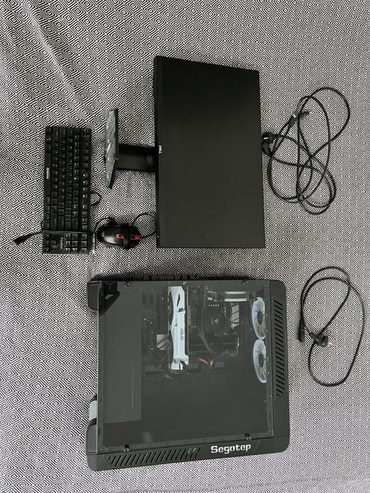 Setup Gaming: PC + Monitor + Tastatura + Mouse