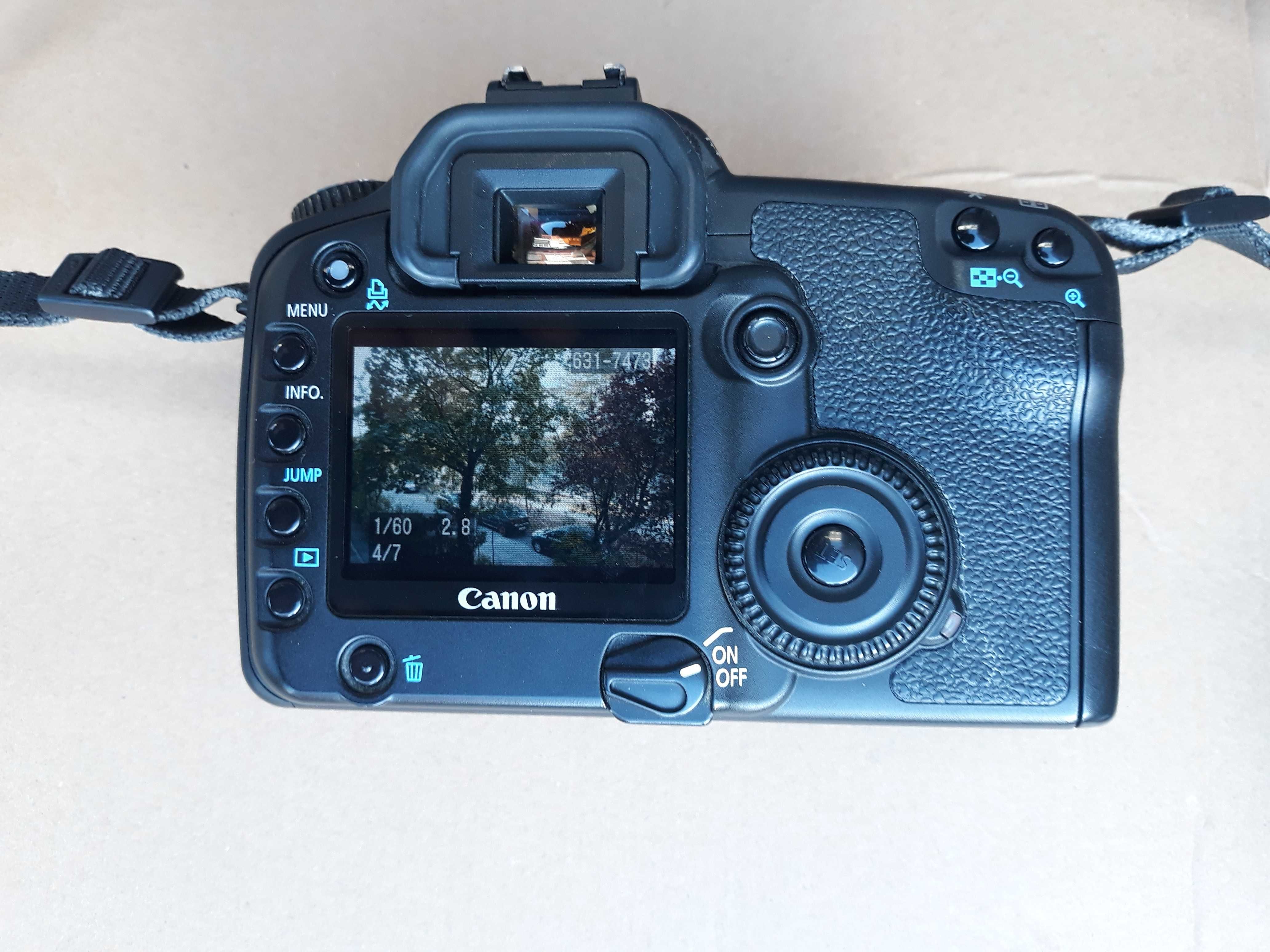 body Canon EOS 30D cu obiectiv 18-55, baterie, incarcator, card