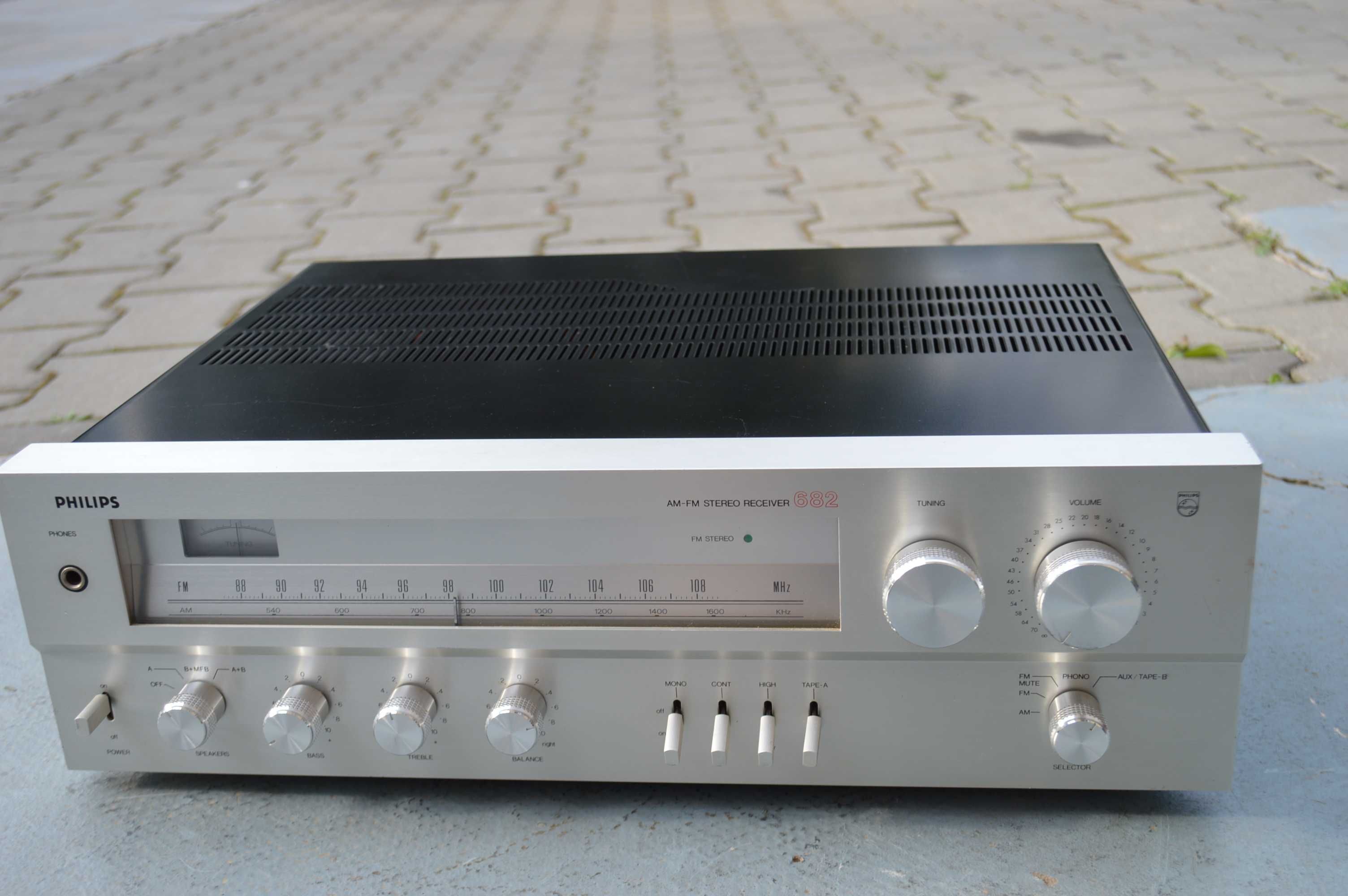 Amplificator Philips model 682