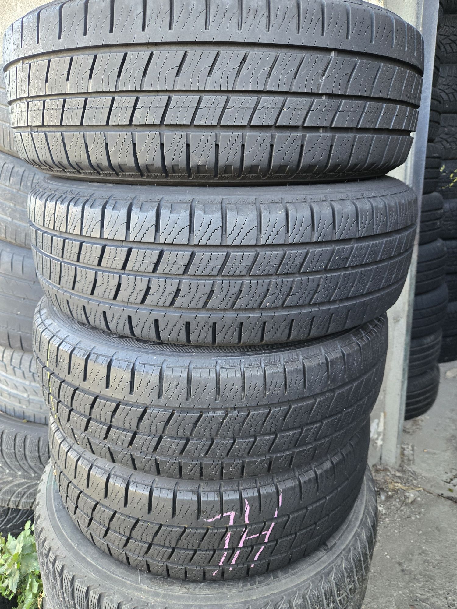 4бр. 205 65 16С Goodyear всесезонни.