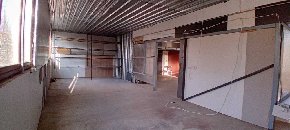 Давам под анем склад в Младост 3