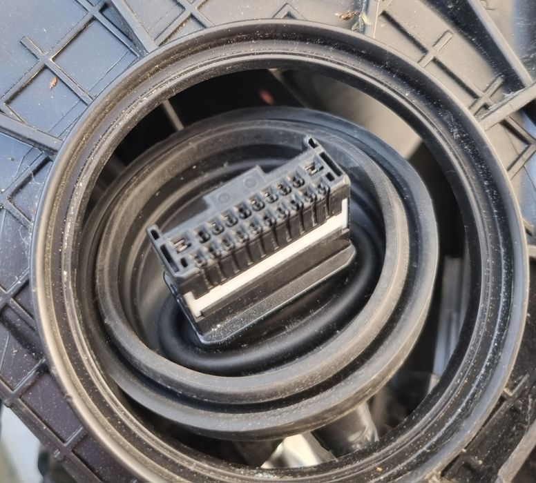 Vând far stânga Toyota RAV 4