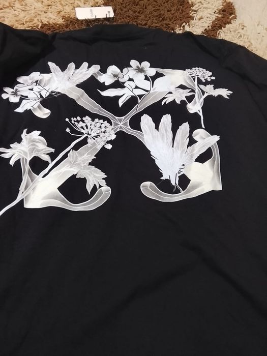 Tricouri noi cu eticheta