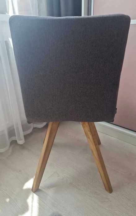 Scaun gri modern tapițat, confortabil, în stare excelentă