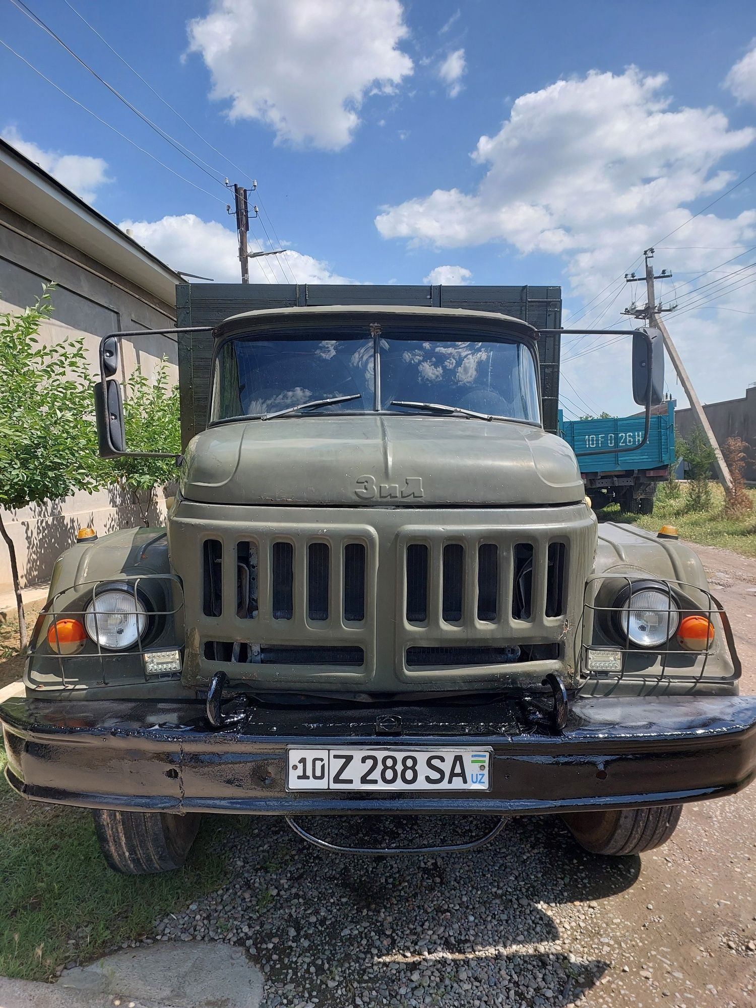Zil 130g sotiladi