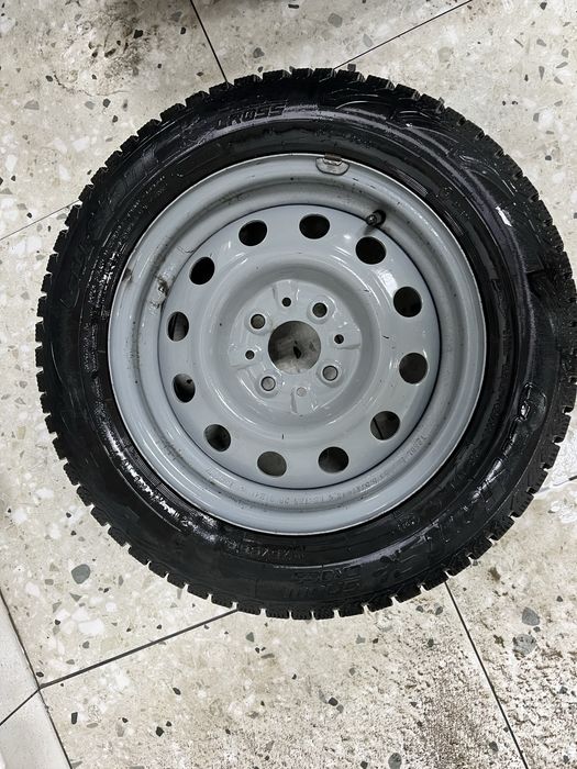 Продам зимнею резину радиус 14