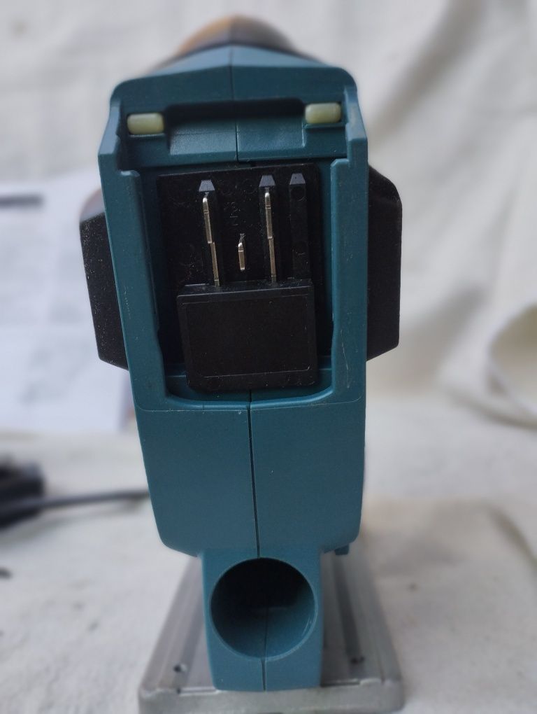 Makita JV101D акумулаторен прободен трион/зеге