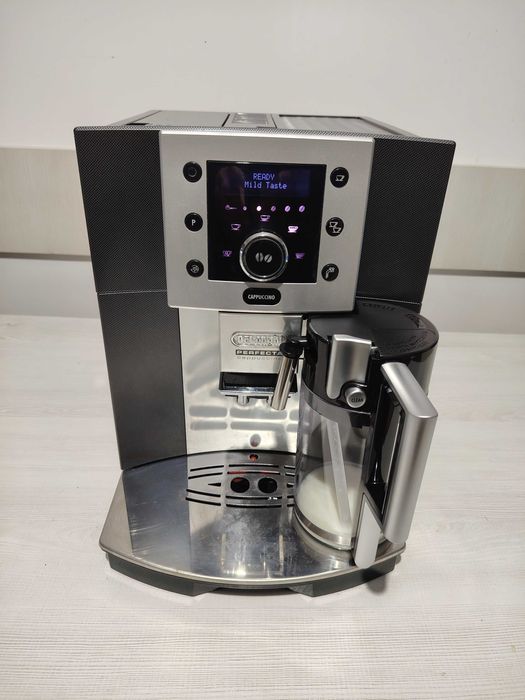 Vând esspresor Delonghi