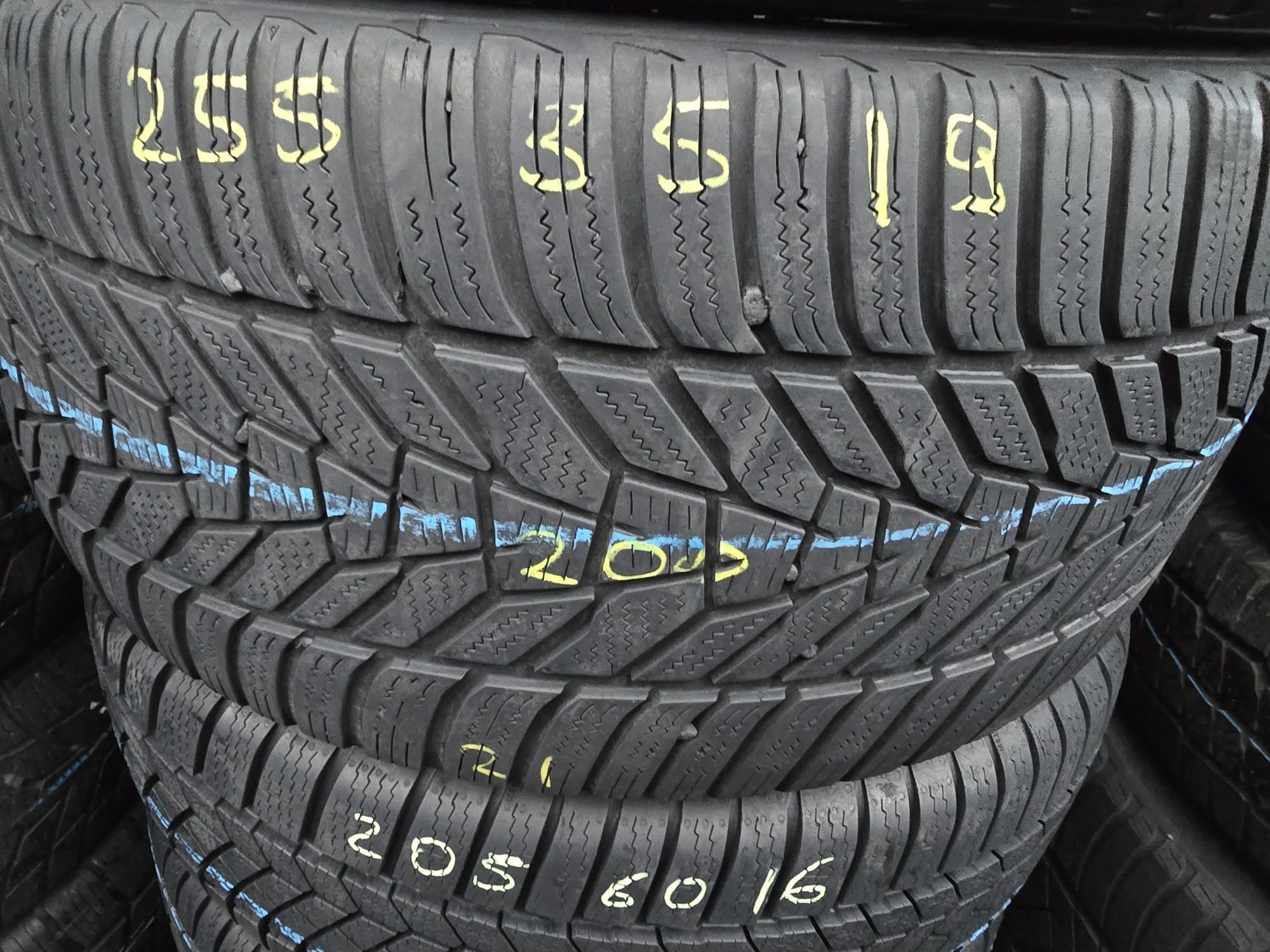 255.35.19 hankook m+s