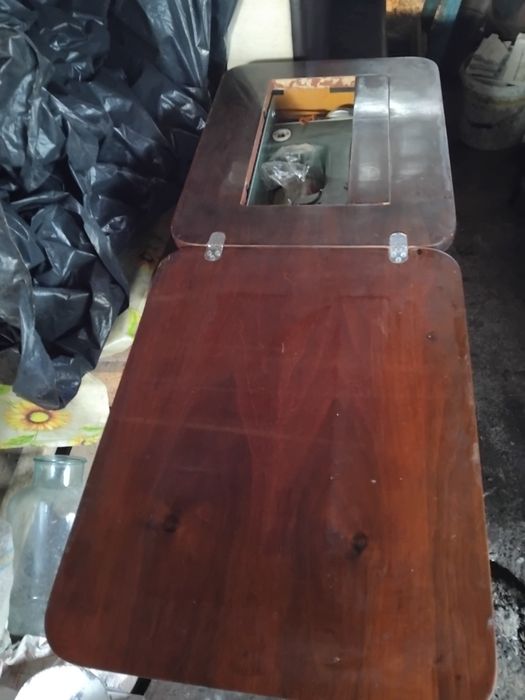 Mașină de cusut veche românească Ileana