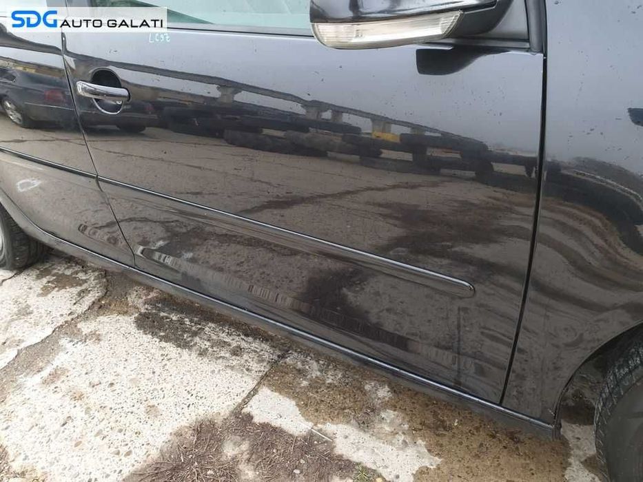 Usa Usi Portiera Portiere Dreapta Fata Dezechipata cu Inceput Rugina VW Golf 5 Hatchback 2004 - 2008 Culoare LC9Z