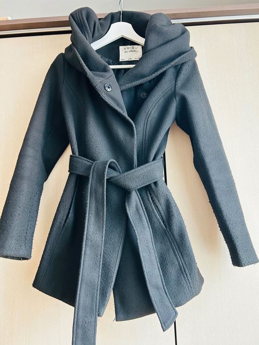 Палто с качулка и колан