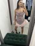 Vând rochie accesorizata cu pietre