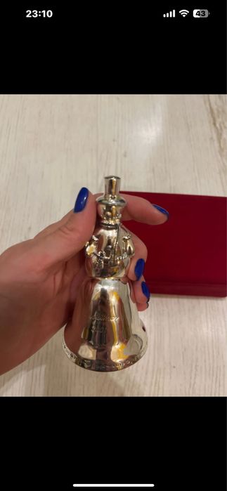 Decoratiune om de zapada suflata cu argint