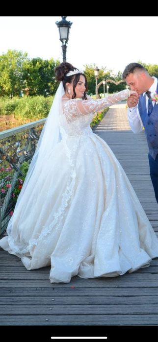 Vand rochie de mireasa