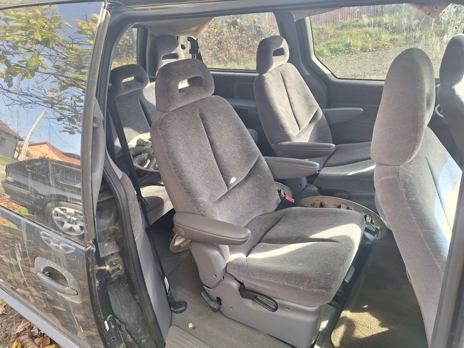 Dezmembrez chrysler grand voyager