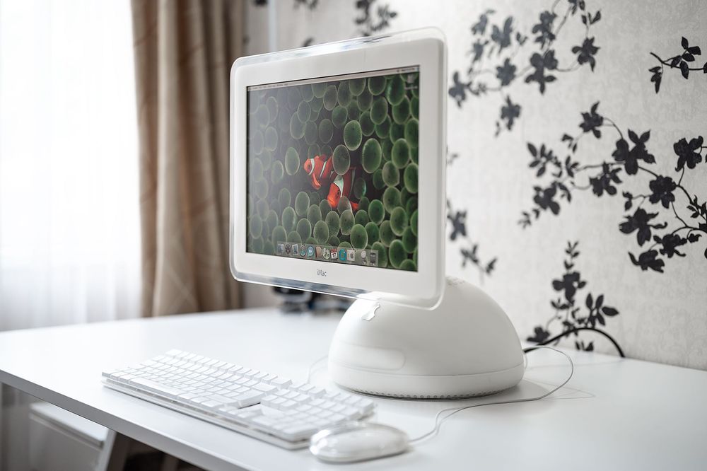 Apple iMac G4 17” The Lamp