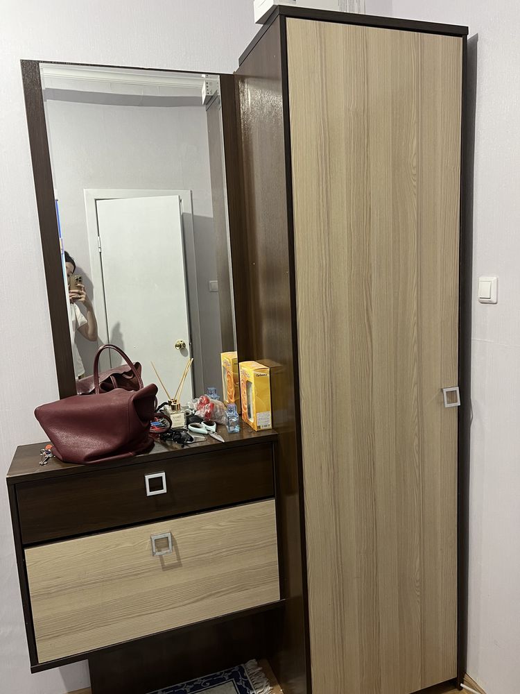 Продается шкаф в прихожую