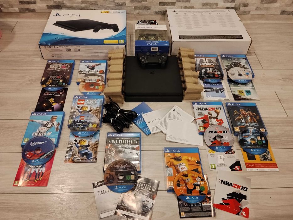 Ps4 Playstation4 IMPECABIL foarte putin folosit, doua manete si jocuri