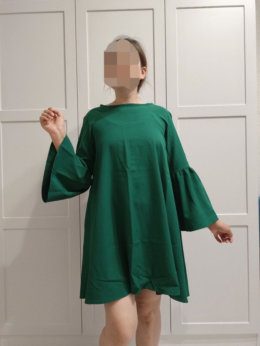 Платье 2000тг, размер М, рост на фото 160
