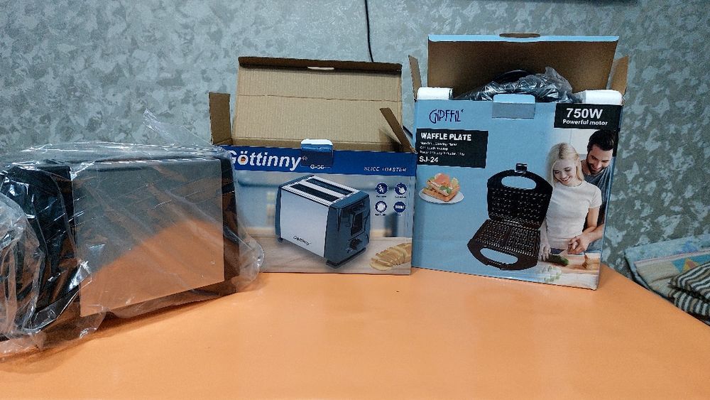 Продам вафельницу и тостер новые