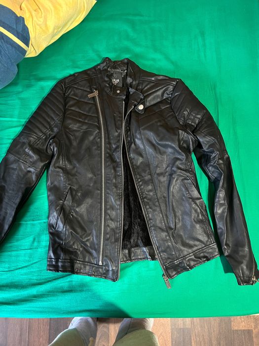 Geci piele ambele 70ron .bershka XL si L