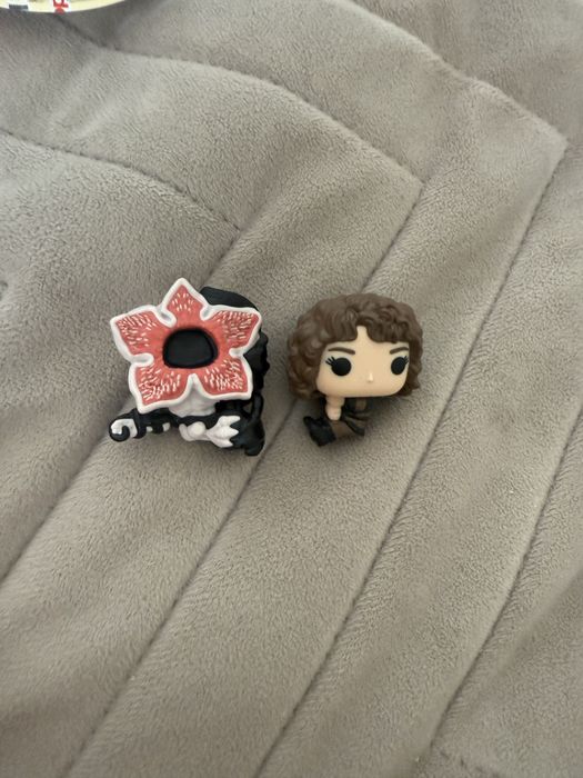 киндер, ненси и демогоргон