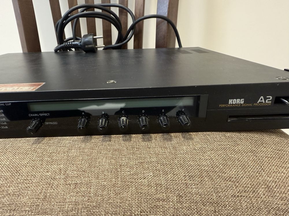 Продавам китарен процесор Korg A2