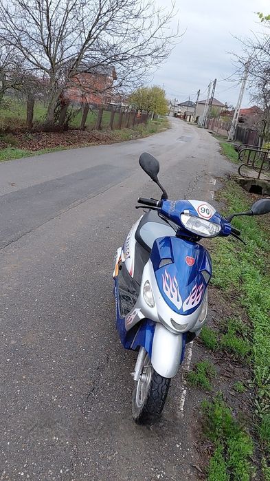 Scuter cu set de 80cc
