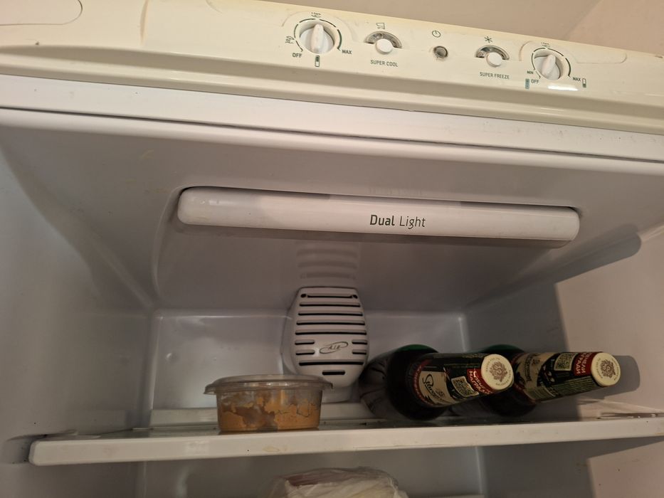 Хладилник Аriston на части!