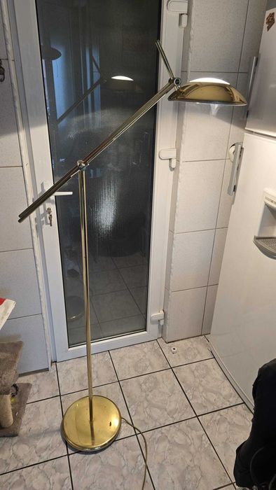 Lampă de podea aurie cu  dimmer, variator intensitate luminoasa