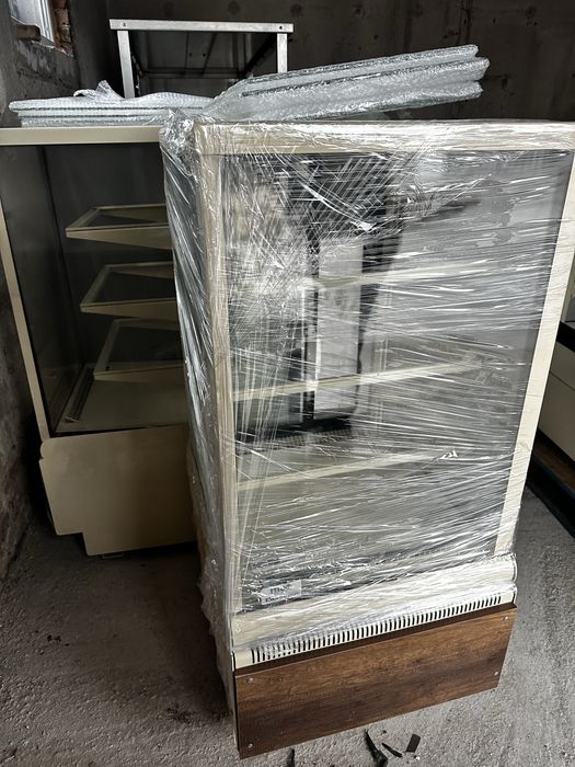 Хладилна витрина сладкарска