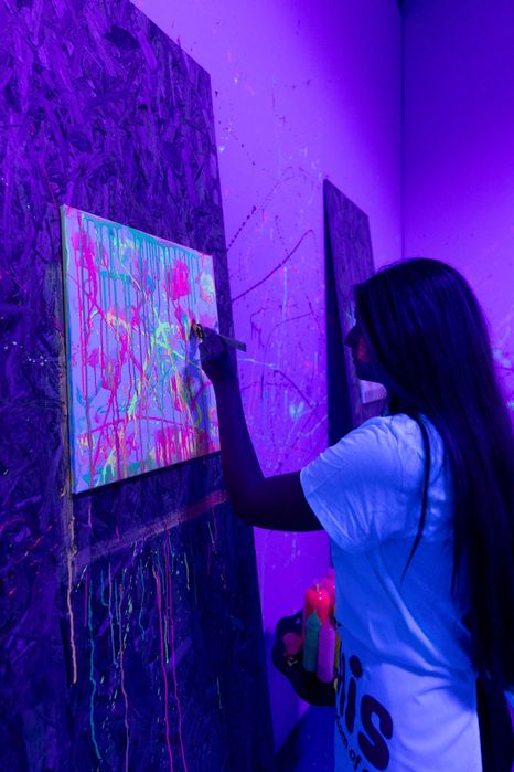 UV рисуване в София – Въртящи маси, Рисуване с Пръски и въздушна четка