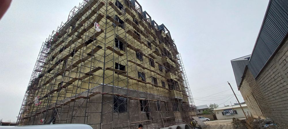 Arzonga yangi qurilgan kvartira.